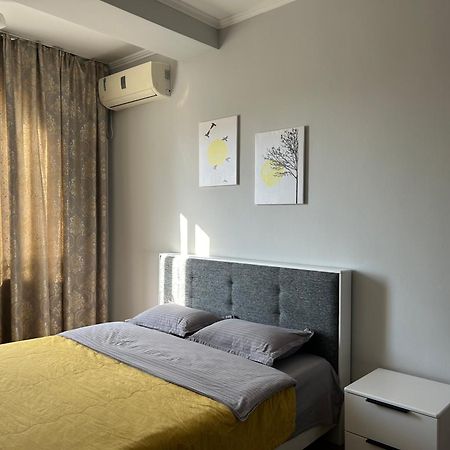 Апартаменты Aura On Turusbekova Street 124 Бишкек Экстерьер фото
