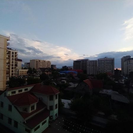Апартаменты Aura On Turusbekova Street 124 Бишкек Экстерьер фото