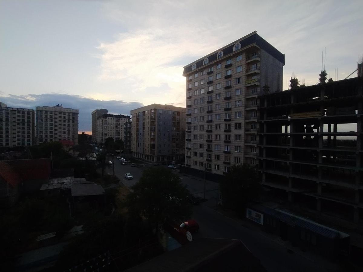Апартаменты Aura On Turusbekova Street 124 Бишкек Экстерьер фото
